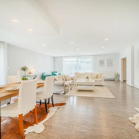 Sara S Bazenem A Infrasaunou Na Kraji Prahy Willa