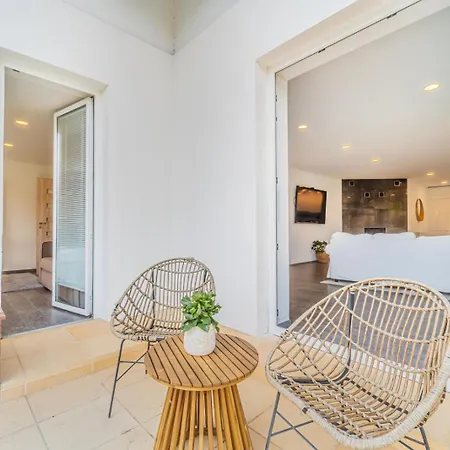 Sara S Bazenem A Infrasaunou Na Kraji Prahy