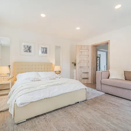 Sara S Bazenem A Infrasaunou Na Kraji Prahy Zbuzany