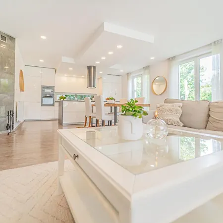 Sara S Bazenem A Infrasaunou Na Kraji Prahy