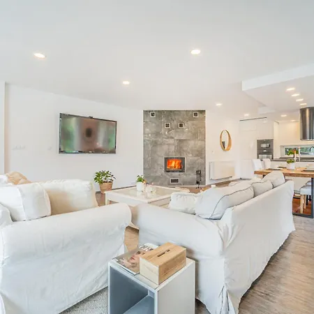 Sara S Bazenem A Infrasaunou Na Kraji Prahy *