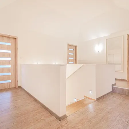 Sara S Bazenem A Infrasaunou Na Kraji Prahy Zbuzany