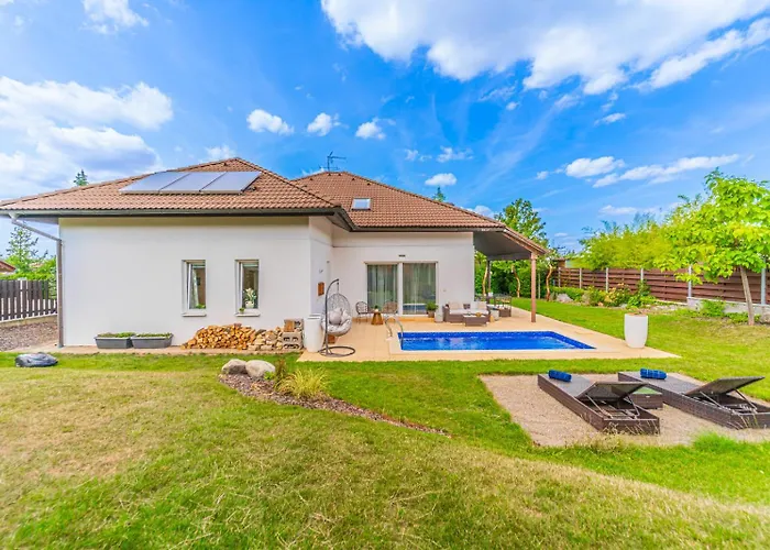 Sara S Bazenem A Infrasaunou Na Kraji Prahy Villa Zbuzany