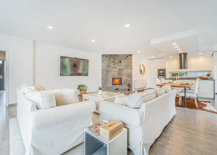 Sara S Bazenem A Infrasaunou Na Kraji Prahy *